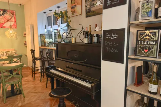 Páteční klavírní večery v Le Mimosa