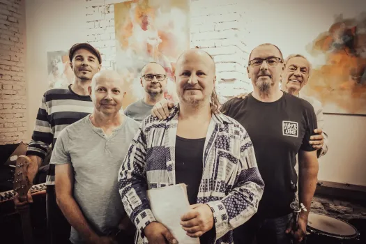 Kapela Jazz Indeed a Grill na zahrádce